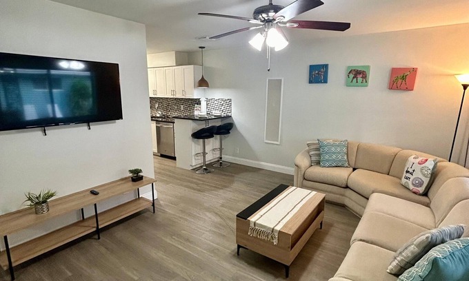 Lauderdale-by-the-Sea Apartment | Poinciana LLC