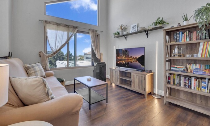 Point Loma Heights Condo | Point Loma 2BR Townhome w/Parking, Prime Location