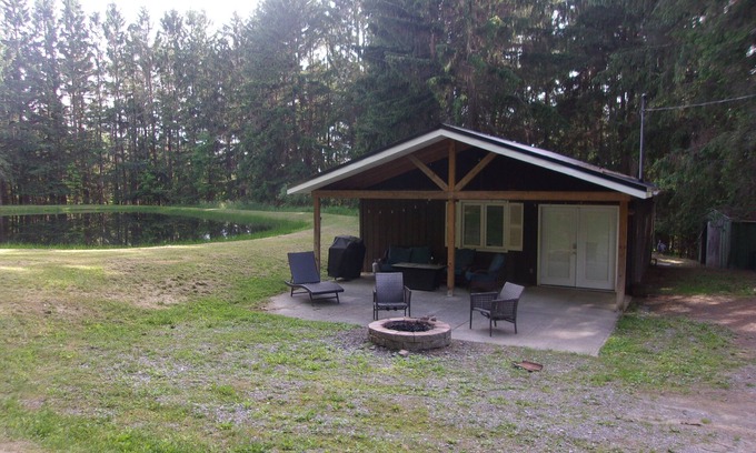 Hornell Cabin | Pondside Hideaway