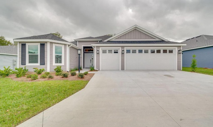 Okahumpka House | Pool Access and Screened Patio Home in The Villages