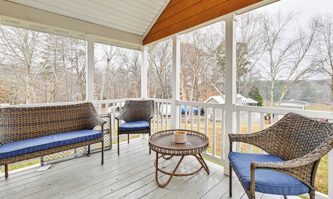 Sherrills Ford Cottage | Pool Access + Views: Serene Cottage at Lake Norman