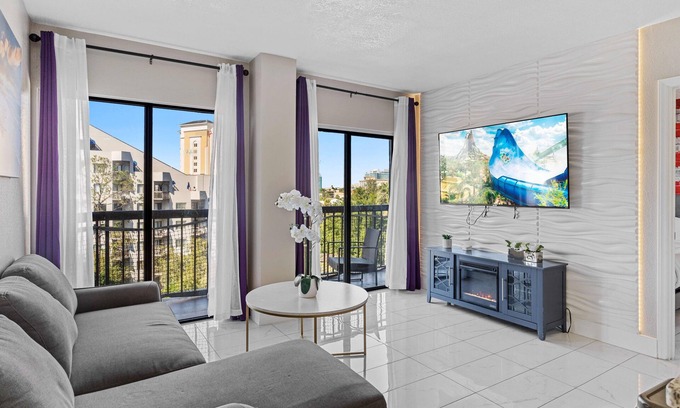 Florida Center Condo | Pool and lake view! Near Universal and I-Drive!