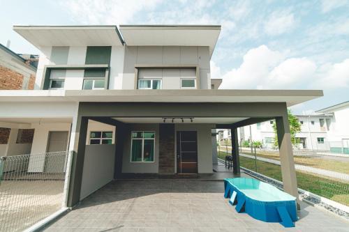 Masai House | POOL & BBQ The Corner House Ayera Homestay 14pax