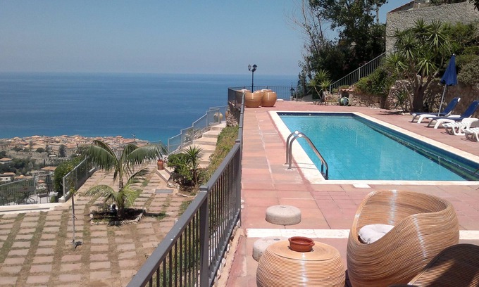 Drapia Apartment | Pool, Garden & View, 4 km from Tropea