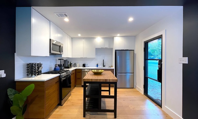 MLK House | Pool Home Encore: 6min drive to Rainey St