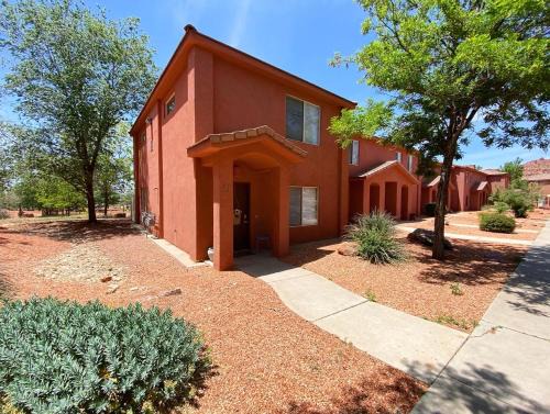 Kanab House | Pool & Hot Tub Close to hiking trails in Kanab