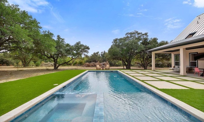 Round Top House | Pool | Hot Tub | Grab Your Gal Pals and Sneak Away for the Weekend | 4 Miles to Round Top