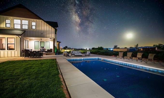 Kanab House | Pool, Hot Tub, Theater, Kids Room, RV Parking!