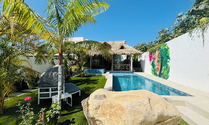 Raquet Club House | Pool House 311