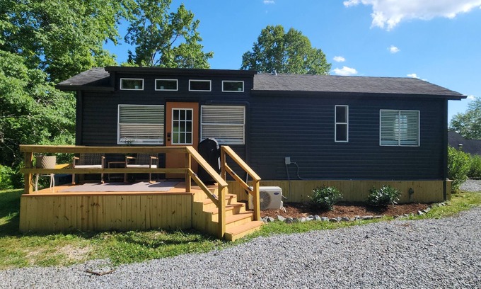 Old Fort House | Pool is OPEN! Mountain views, hiking, biking, 25 minutes to AVL