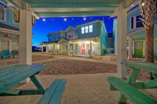Cinnamon Shore House | Pool Patio Blocks to the Beach Golf Cart Zone Daiquiri Daze by AvantStay