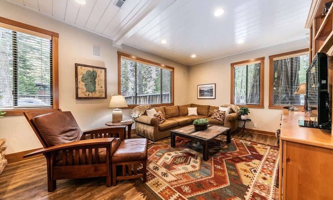 Tahoe Tavern House | Pool|Pier|Beach|Tennis|Pickleball|Walk to Town