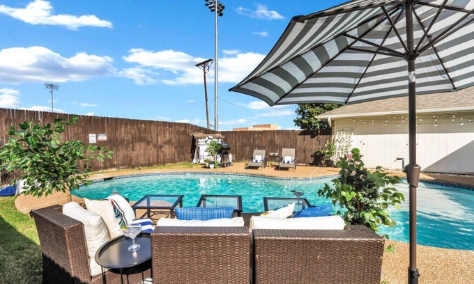 Allen House | Pool PlayHouse: Firepit, Grill, Games & Sunlounger