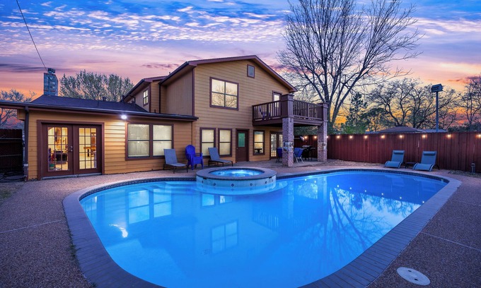 Irving House | Pool/Spa, 2 Game Rooms, 6 Bedrooms, 6 Bathrooms