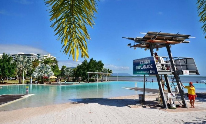 Cairns Central Business District Apartment | Pool View City Centre Apartment 202