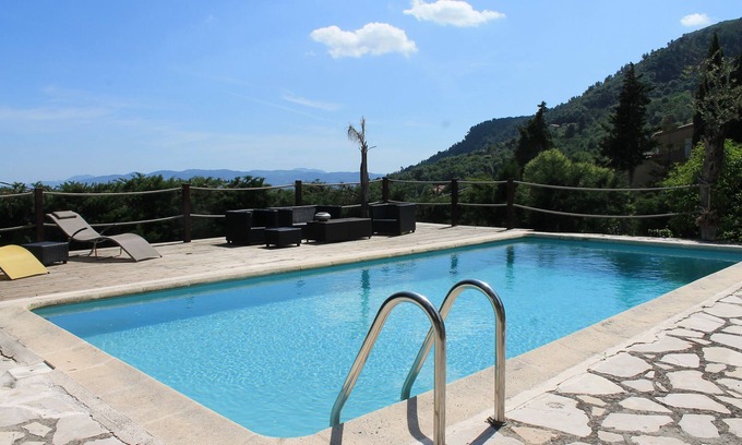 Magagnosc Villa | Pool Villa Sea View The Clavade