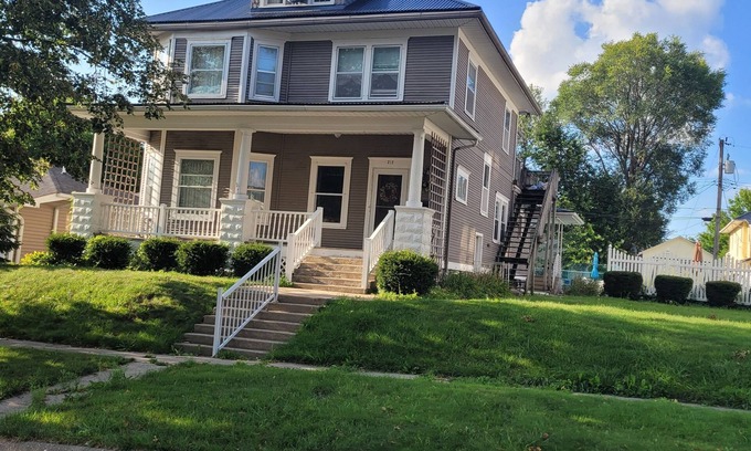 Dyersville House | Pool with 5 beds downtown