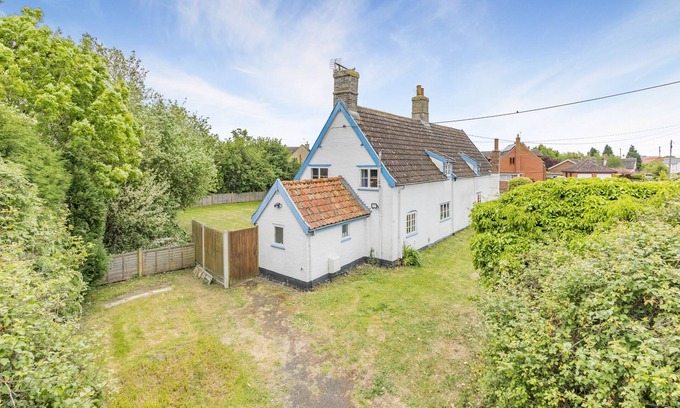 Stowmarket House | Pooles Farm Cottage - Three Bedroom House, Sleeps 4