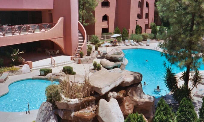Paradise Valley Village Condo | Pools! Spas! Fitness Center! WiFi! Golf course