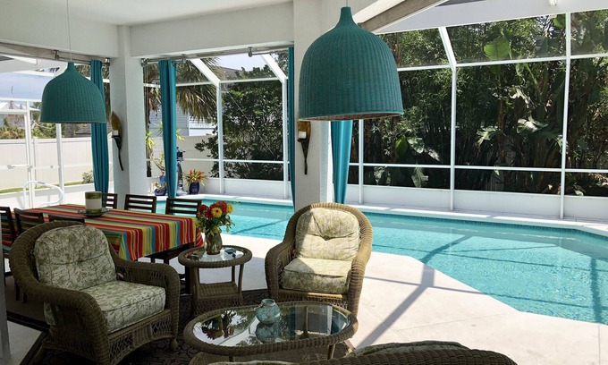 Marineland Acres House | Poolside Beach Living