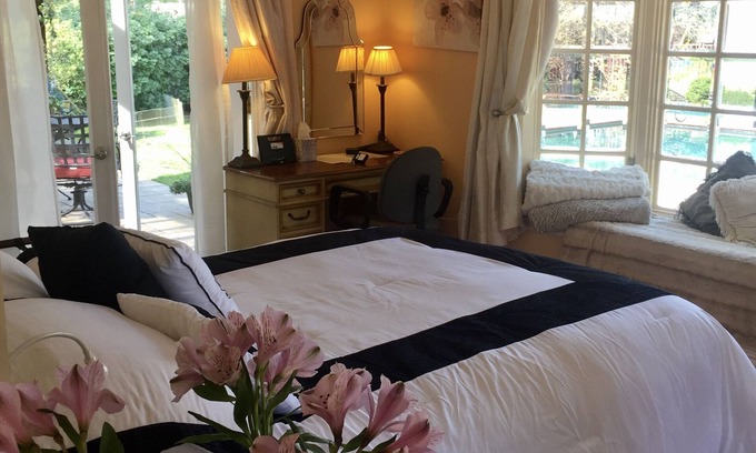 Northridge Apartment | Poolside Oasis King/Parking/Netflex/BBQ/Spa/Laundry 1 Acre Gated Estate !