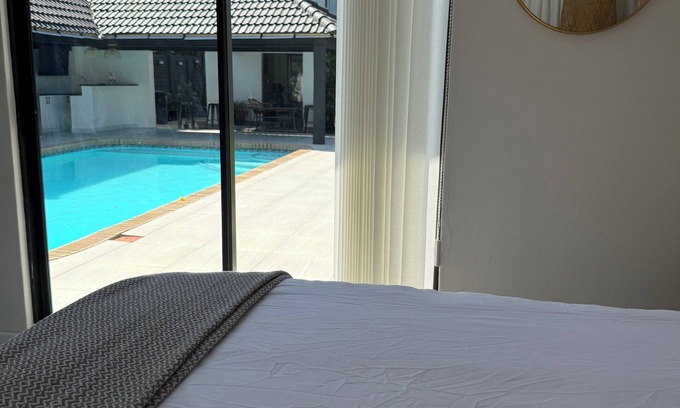 Newcastle Apartment | Poolside Studio Apartment
