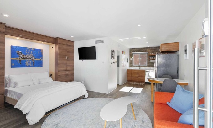Roosevelt Condo | Poolside Studio in Central DTPH Location w/Pool