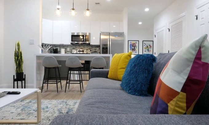 Cardozo Apartment | Pop Art Chic! Stunning Shaw - U Street Apartment