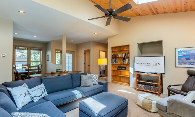 Deer Park House | POPL15-Contemporary Sunriver Getaway | AC, Hot Tub