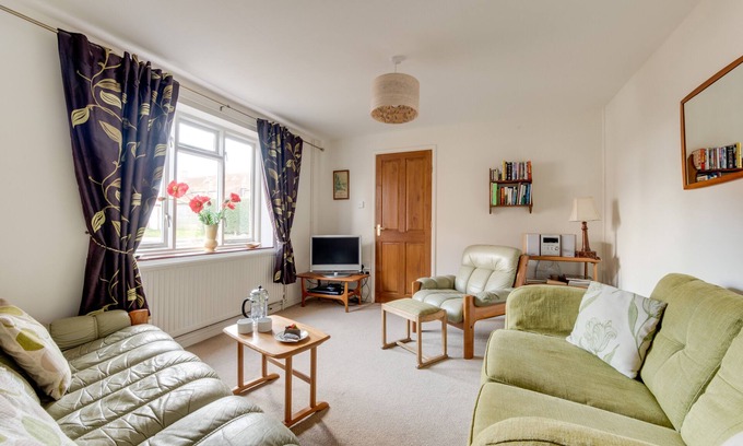 Southwold House | Poppy Corner - Three Bedroom House, Sleeps 6