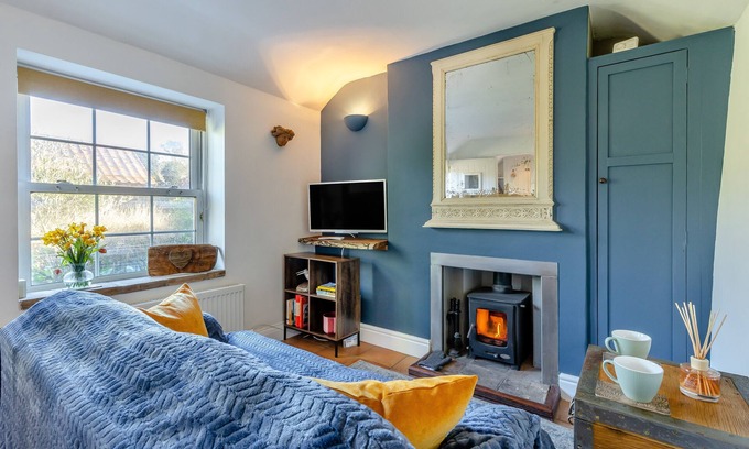 Stiffkey House | Poppy Cottage - One Bedroom House, Sleeps 2