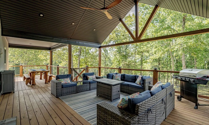 Falls of Rough House | Porch-lovers Paradise! SLEEPS 11-12. Multiple fire pits. Only 0.8mi to boat ramp