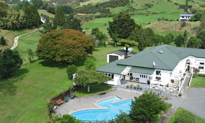 Lower Kaimai Condo | Poripori Homestead rural and close to the city