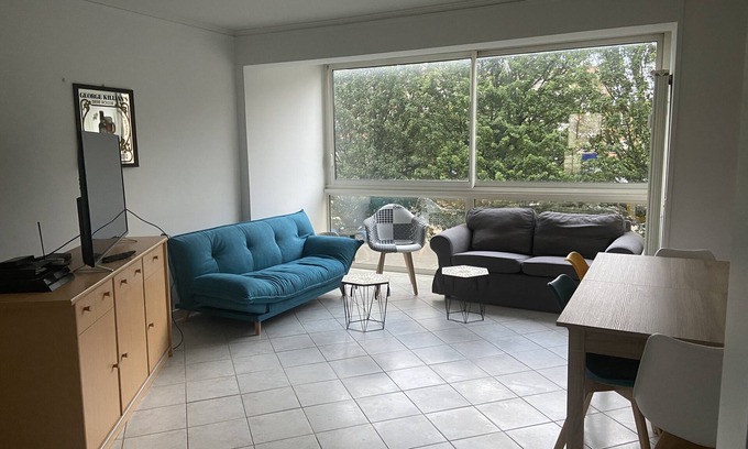 Dunkerque-Sud Apartment | Port and sea