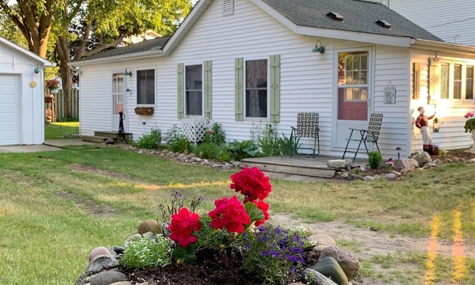 Jeddo Cottage | Port Huron/Lexington- Lake Huron- Family "memories" at the lake
