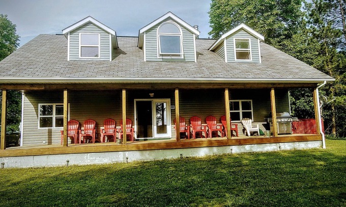 Port Loring House | Port Loring Vacation Home with Starlink