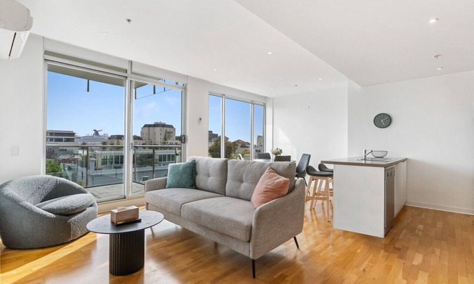 Port Melbourne Apartment | Port Melbourne and a glimpse of the sparkling bay - sleeps 4