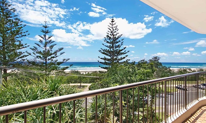 Bilinga Apartment | Porta Pacifique 10 - Beachfront with stunning views!