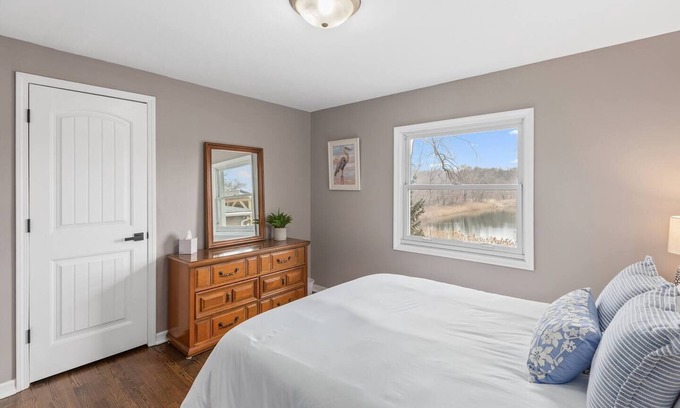 Portage House | Portage Indiana Dunes 3 bedroom Duplex Plaza Upper A