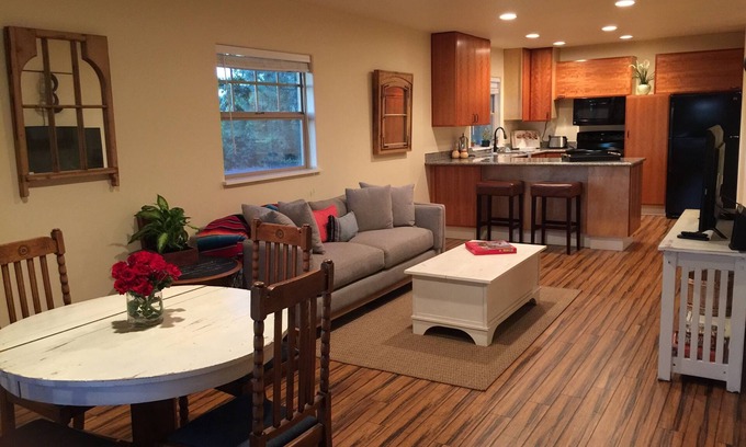 Canby Cottage | Portland Oasis! Close in country renovated cottage with Exc WIFI