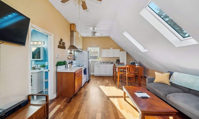 Woodstock House | Portland Urban Lodge | Quiet | Walkable | Near