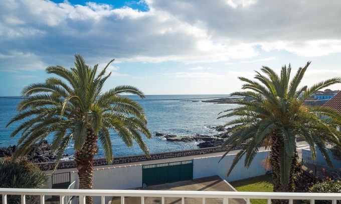 Praia da Vitoria Apartment | Porto Martins Bay Apartments (AL)