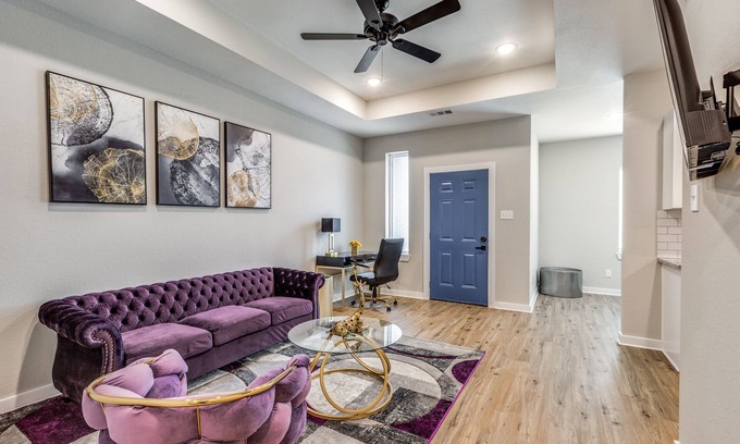 Barker House | Posh living in gated new area!
