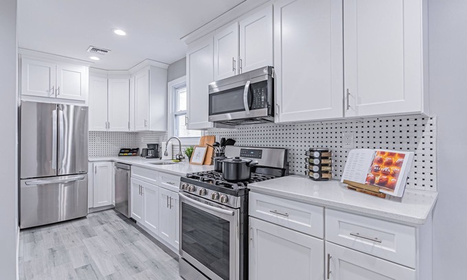 Scotch Plains House | Posh Living Spacious 4-bedroom Duplex Plainfield