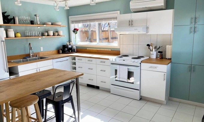 Riverfront Apartment | Positively 4th St l Walk to River & DT