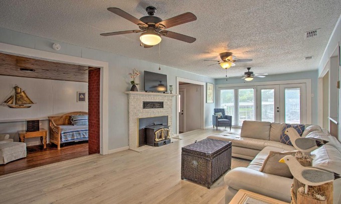 Graford House | Possum Kingdom Lakefront Home with Patio and Dock!