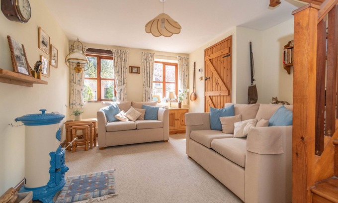 Stiffkey Cottage | Post Box Cottage - a self catering cottage that sleeps 4 guests in 2 bedrooms