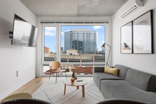 River North Apartment | Post Chicago Getaway Ideal 4BR for Groups