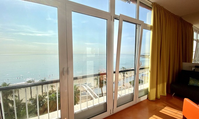 Raval Roig Apartment | Postiguet Beach by United Renters