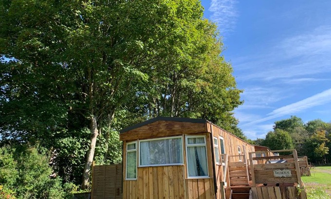 Cullompton Ski Chalet | Postwood Gardens Balmoral Country Cabin